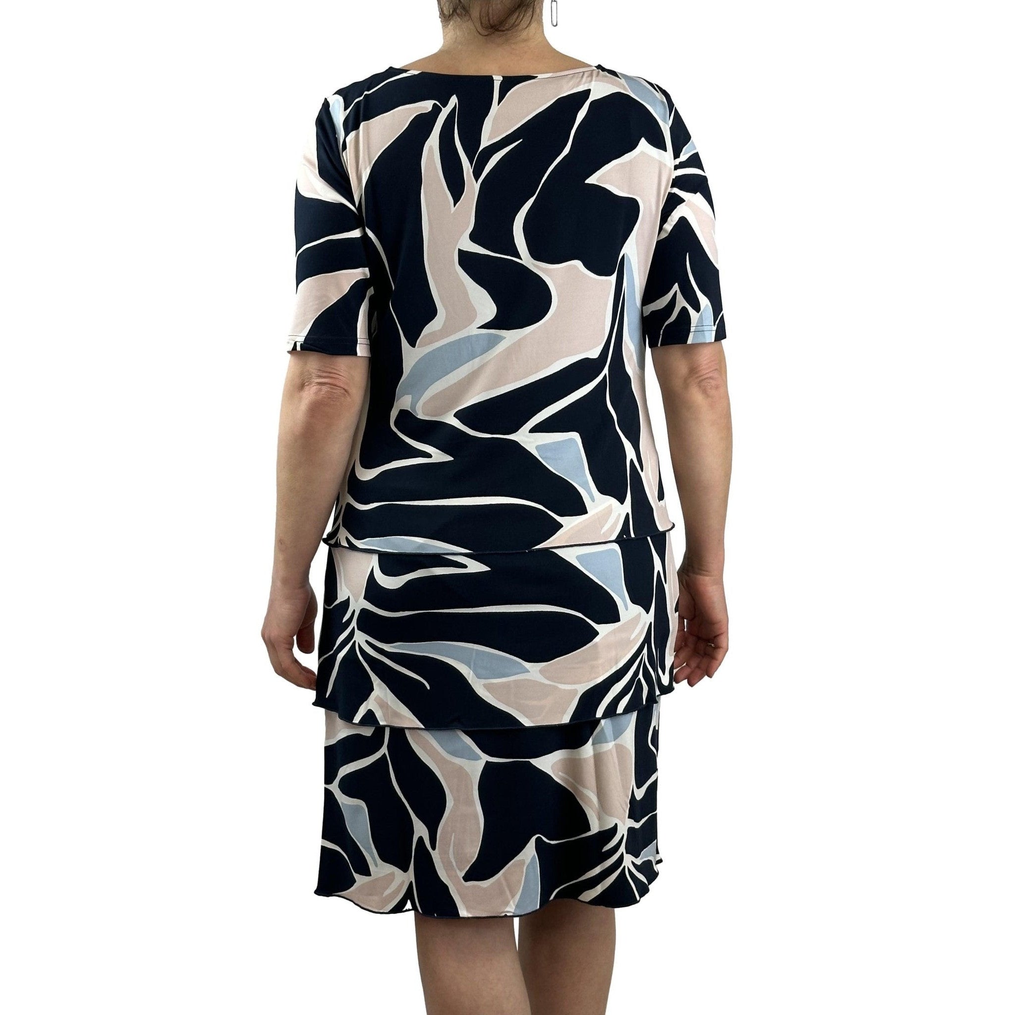 Kleid mit Stufen und Allover-Print. Mode von Betty Barclay