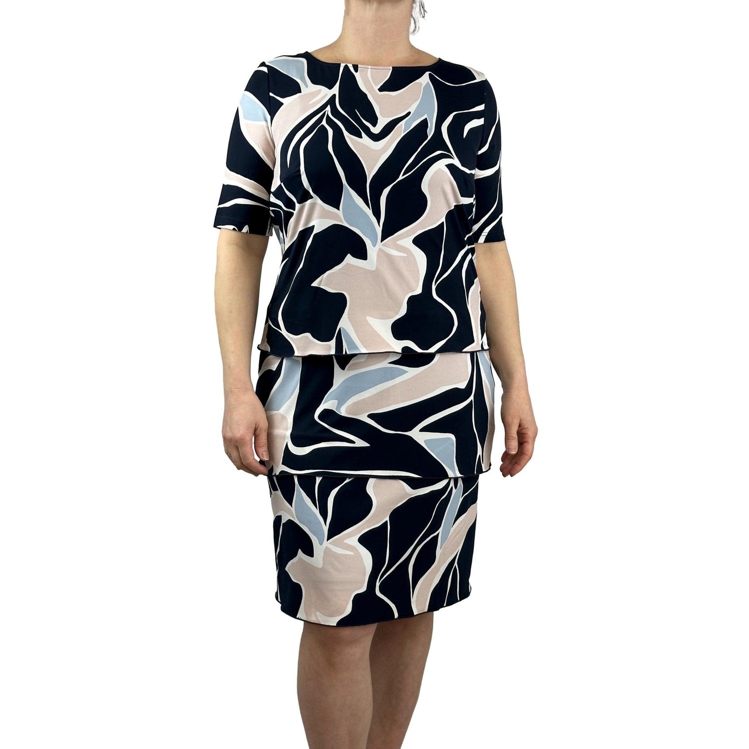 Kleid mit Stufen und Allover-Print. Mode von Betty Barclay