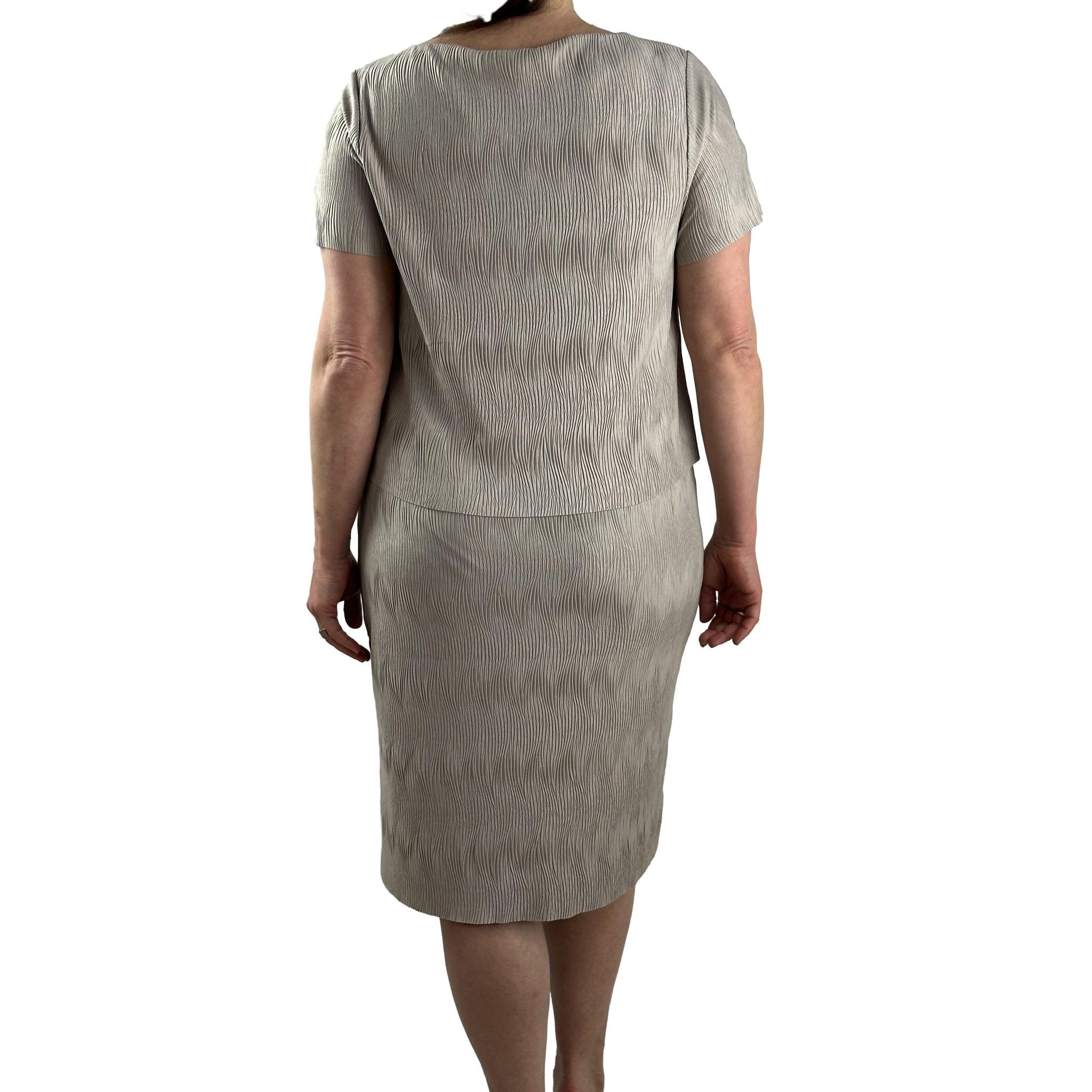 Kleid aus Plissee. Mode von Betty Barclay