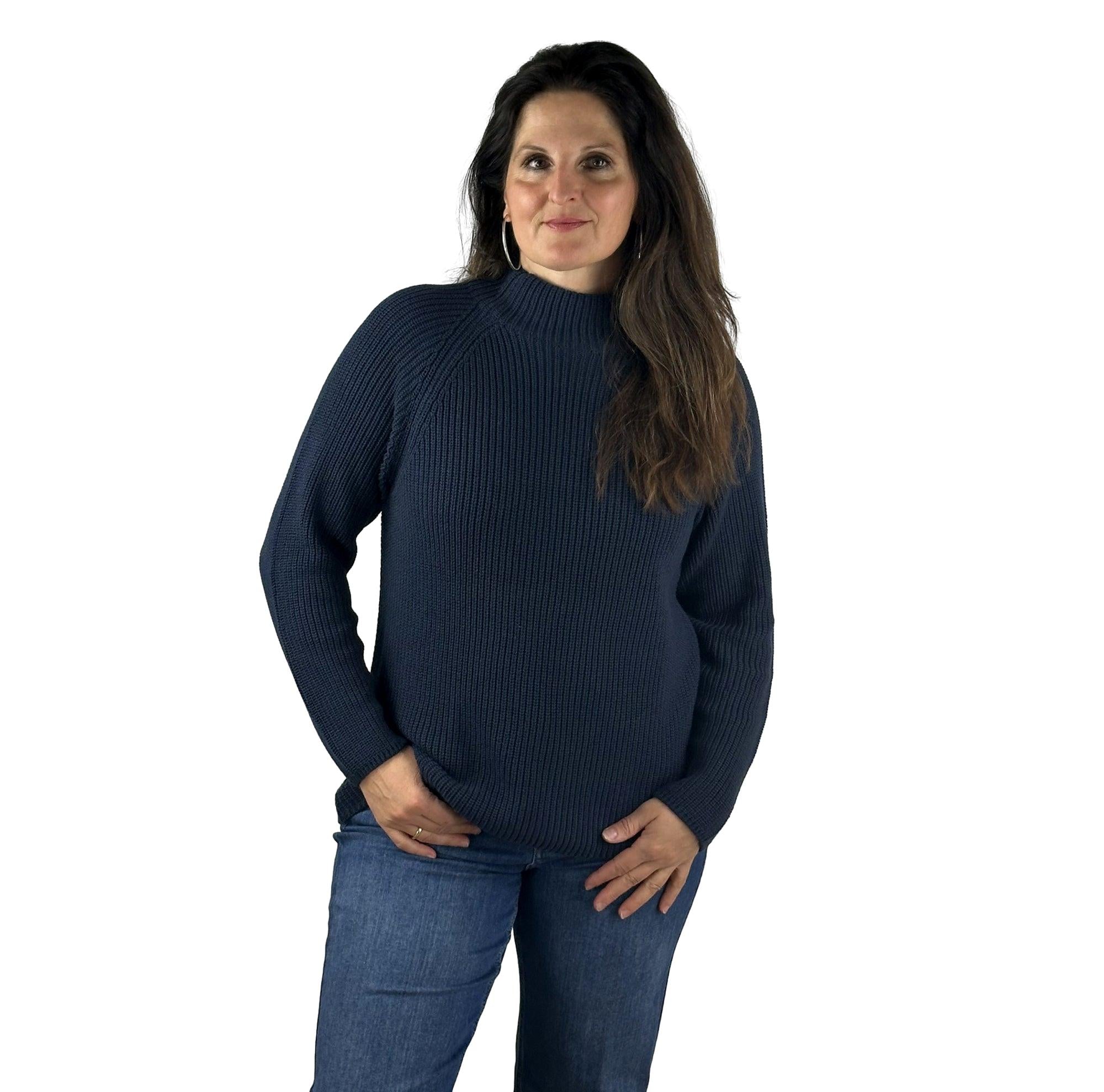 Pullover mit angeschnittenem Kragen. Mode von Monari