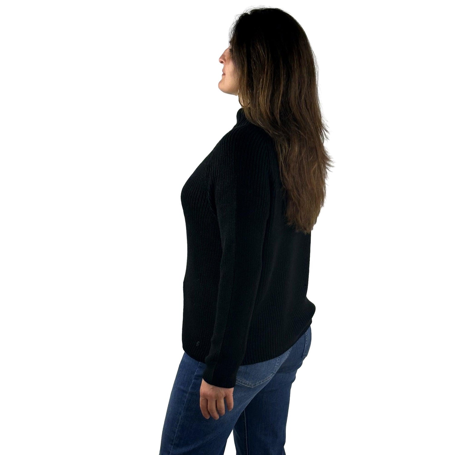 Pullover mit angeschnittenem Kragen. Mode von Monari