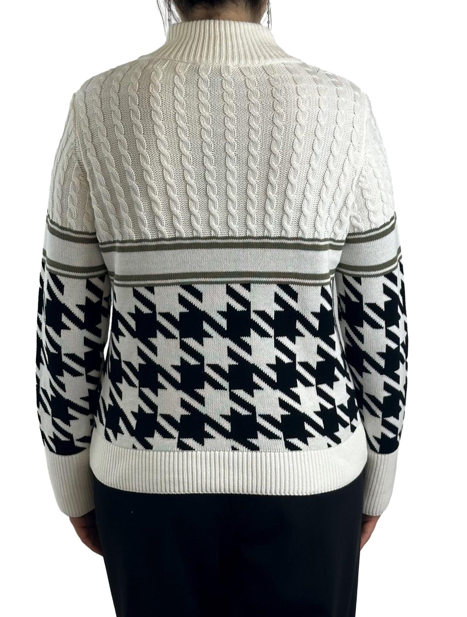 Pullover mit Strasssteinen. Mode von Monari